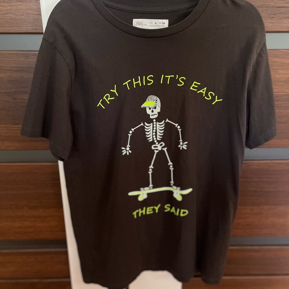 Zara t-Shirt GLOWS IN THE DARK